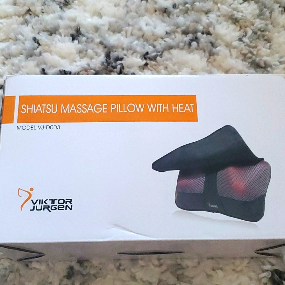 Massage pillow with heat